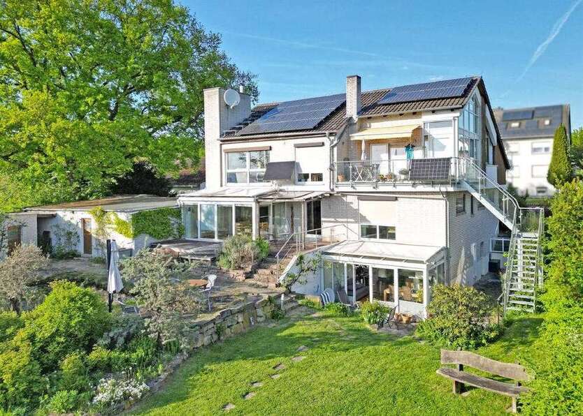 Haus zum Kaufen in Lohfelden 570.000 € 287 m²