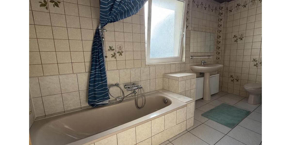 Mehrfamilienhaus, Wohnhaus Calden - 9 Zimmer, 205 m&sup2;, 1.300&euro; | Angebot:26701795