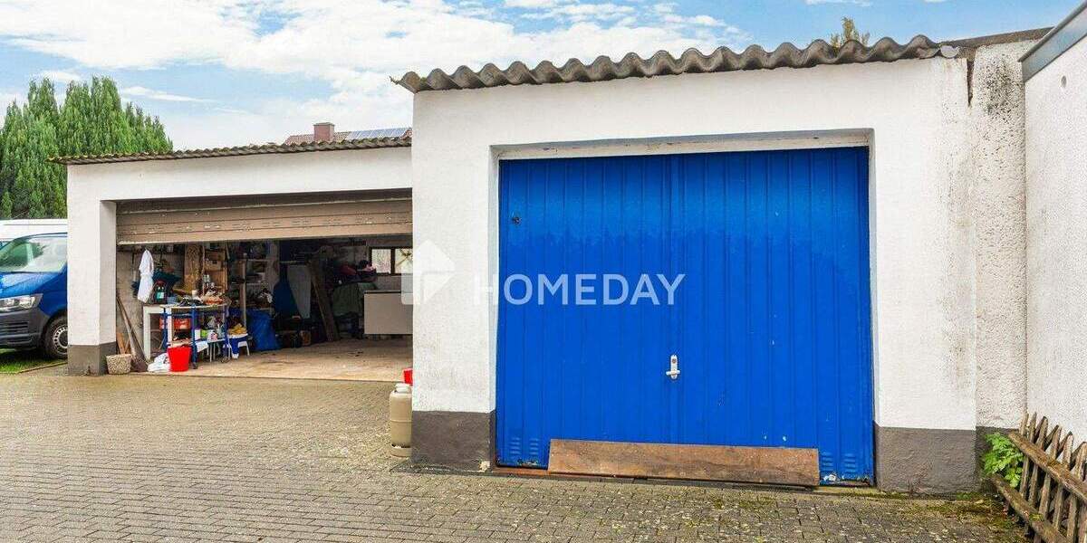 Einfamilienhaus mit zwei Wohnbereichen, großer Garage und BüroGewerbefläche 7 zimmer