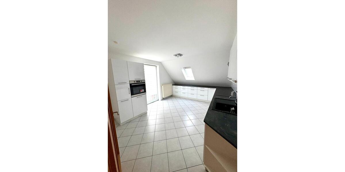 Wohnung mit Balkon, neuer Küche & Bad in Kassel-Niederzwehren 6 zimmer