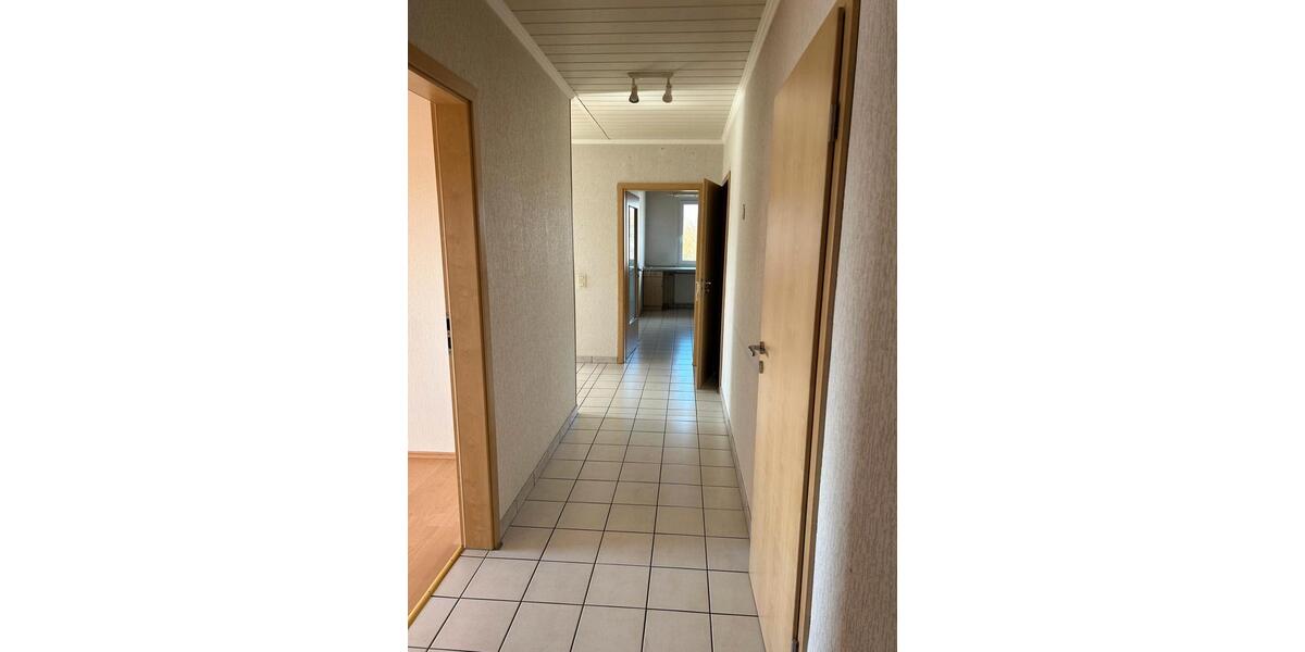 Etagenwohnung Baunatal - 3 Zimmer, 90 m&sup2;, 880&euro; | Angebot:26265656