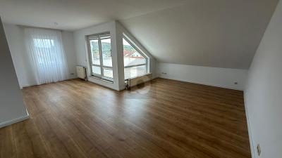 FRISCH RENOVIERT  SCHÖNE AUSSICHT MIT STELLPLATZ 2 zimmer