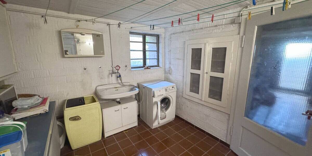 Einfamilienhaus Wolfhagen - 9 Zimmer, 210 m&sup2;, 159.000&euro; | Angebot:26657540