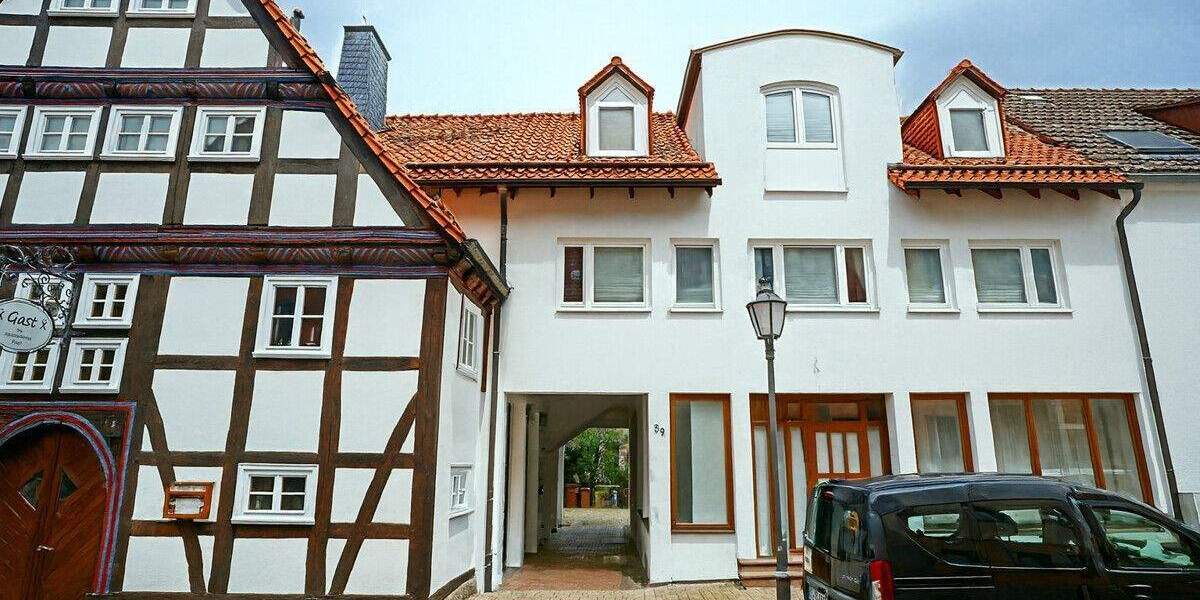 VERMIETETE EIGENTUMSWOHNUNG MIT LOGGIA UND STELLPLATZ SUCHT NEUEN EIGENTÜMER 4 zimmer