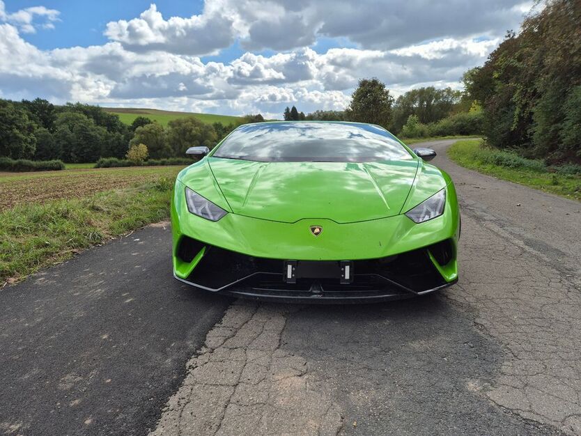 Lamborghini Huracán 21.400 km 345.000 € Fritzlar 34560