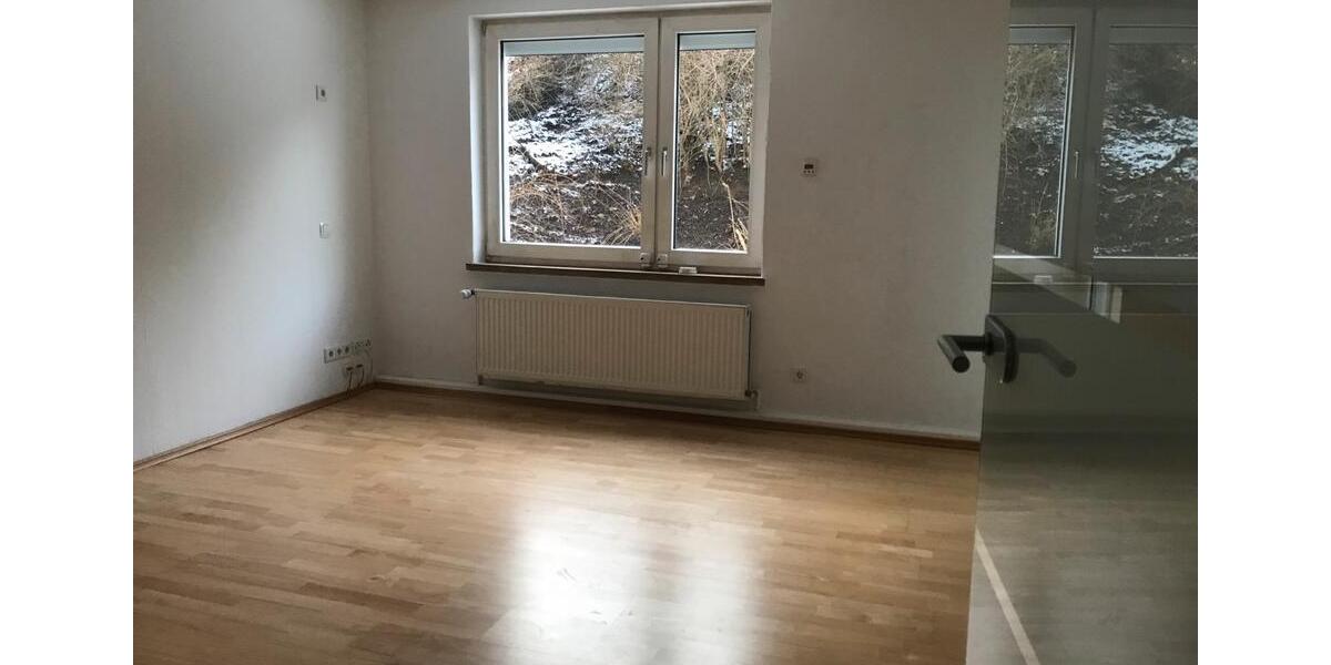 Hochparterre Kassel Bettenhausen - 7 Zimmer, 105 m&sup2;, 1.207&euro; | Angebot:26197318