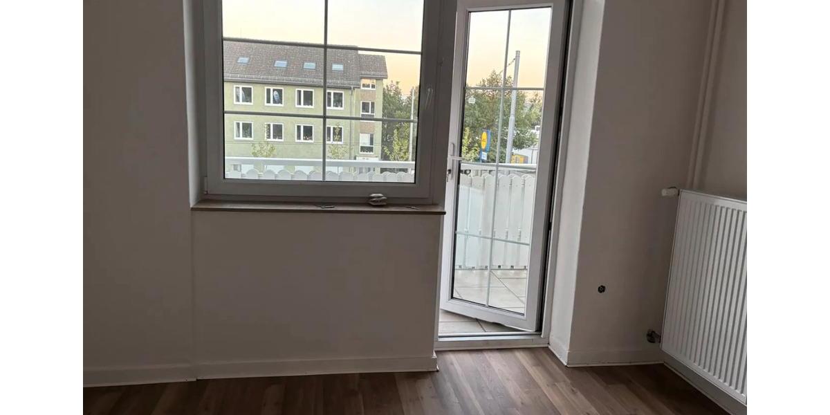 Etagenwohnung Kassel Niederzwehren - 3 Zimmer, 150 m&sup2;, 1.300&euro; | Angebot:27630773