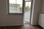 Etagenwohnung Kassel Niederzwehren - 3 Zimmer, 150 m&sup2;, 1.300&euro; | Angebot:27630773