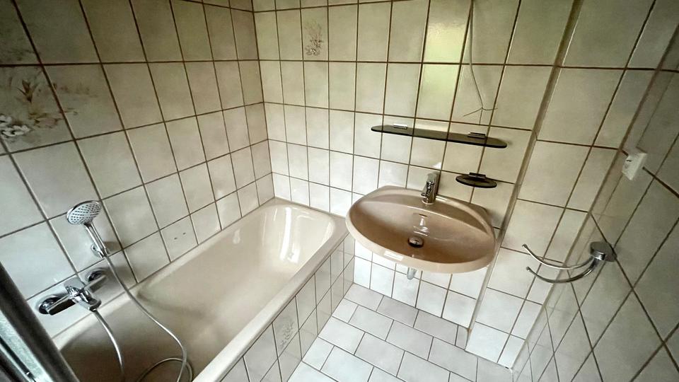 Charmante Doppelhaushälfte mit 4 Zimmern, Küche und kleinem Garten! 4 zimmer