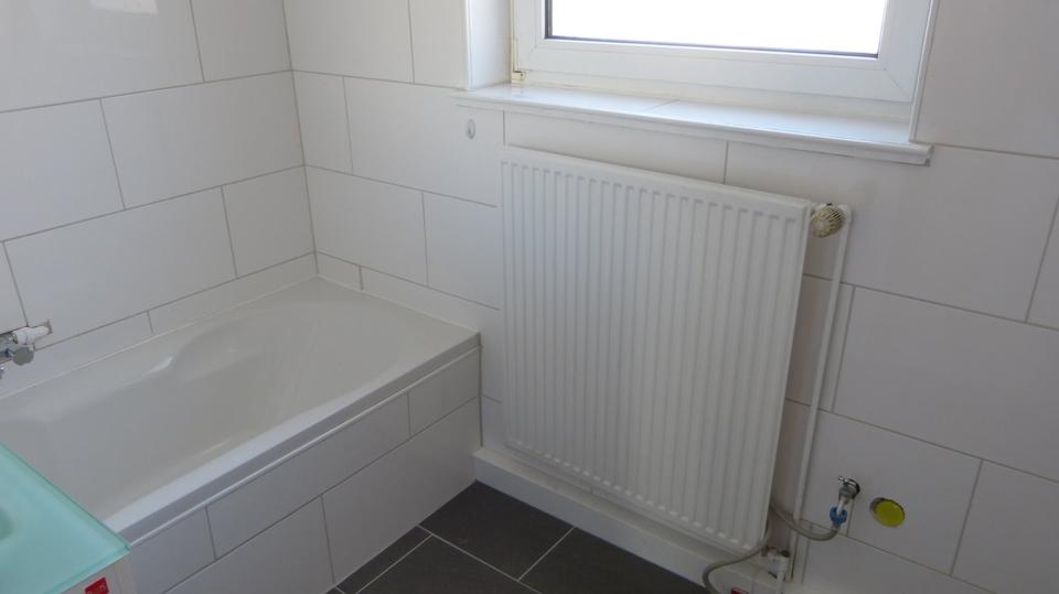 3 Zimmer und 2 Zimmer eine Wohnung auf 2 Etagen Plus Garage 5 zimmer