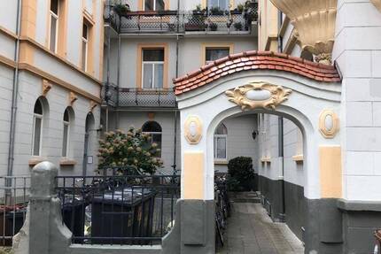 KS-Vorderer Westen Altbauflair: 4 Zimmer, Küche, Bad- Whg., 2 Blk. 4 zimmer