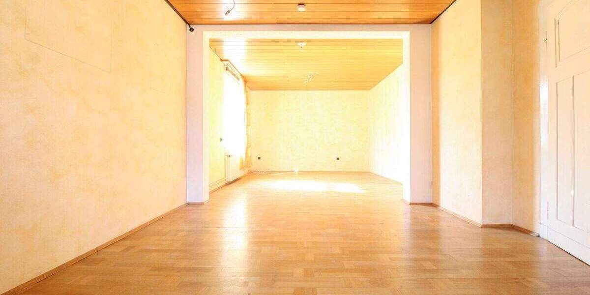 Charmanter Rohdiamant mit Garten in begehrter Vorstadtlage 9 zimmer