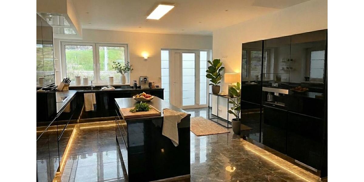 Einfamilienhaus Kassel Bad Wilhelmshöhe - 6.5 Zimmer, 283 m&sup2;, 2.830&euro; | Angebot:25423880