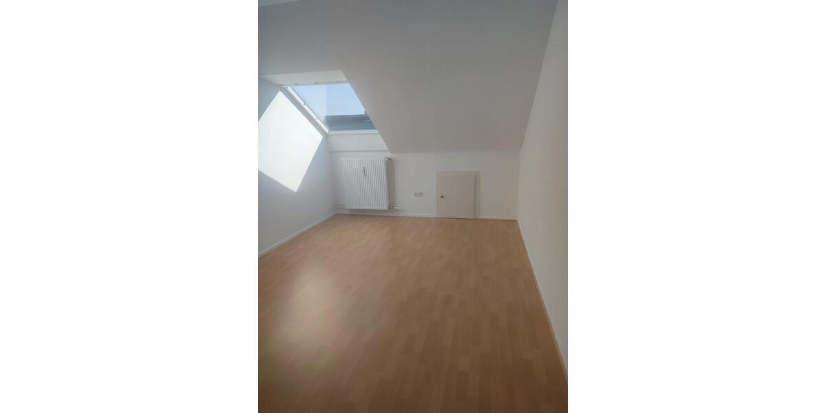 Dachgeschoßwohnung Kassel Fasanenhof - 3 Zimmer, 67 m&sup2;, 670&euro; | Angebot:26135598