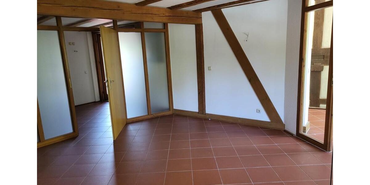 Kleine Büroeinheit mitten in Kirchbauna zimmer