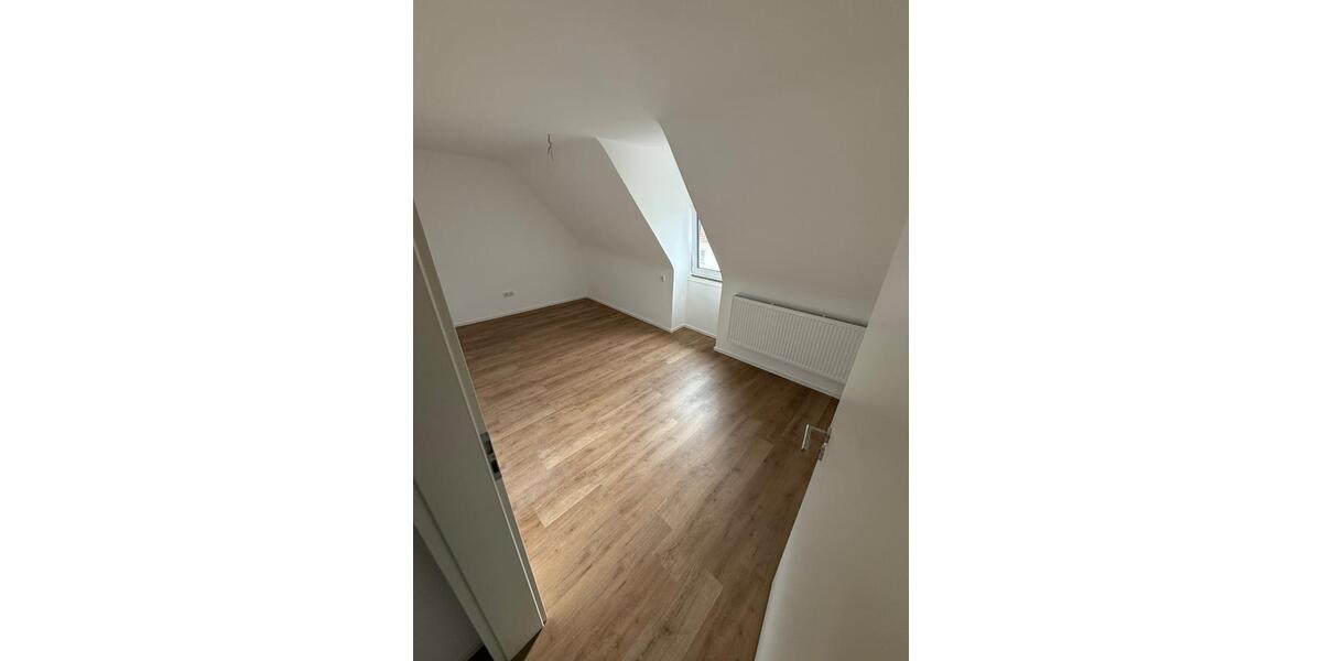 Dachgeschoßwohnung Kassel Niederzwehren - 2 Zimmer, 70 m&sup2;, 800&euro; | Angebot:26061117