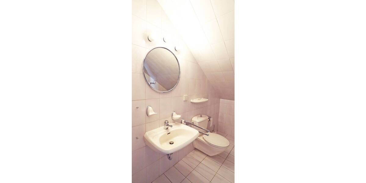 Zimmer Zierenberg - 2 Zimmer, 72 m&sup2;, 600&euro; | Angebot:26188081