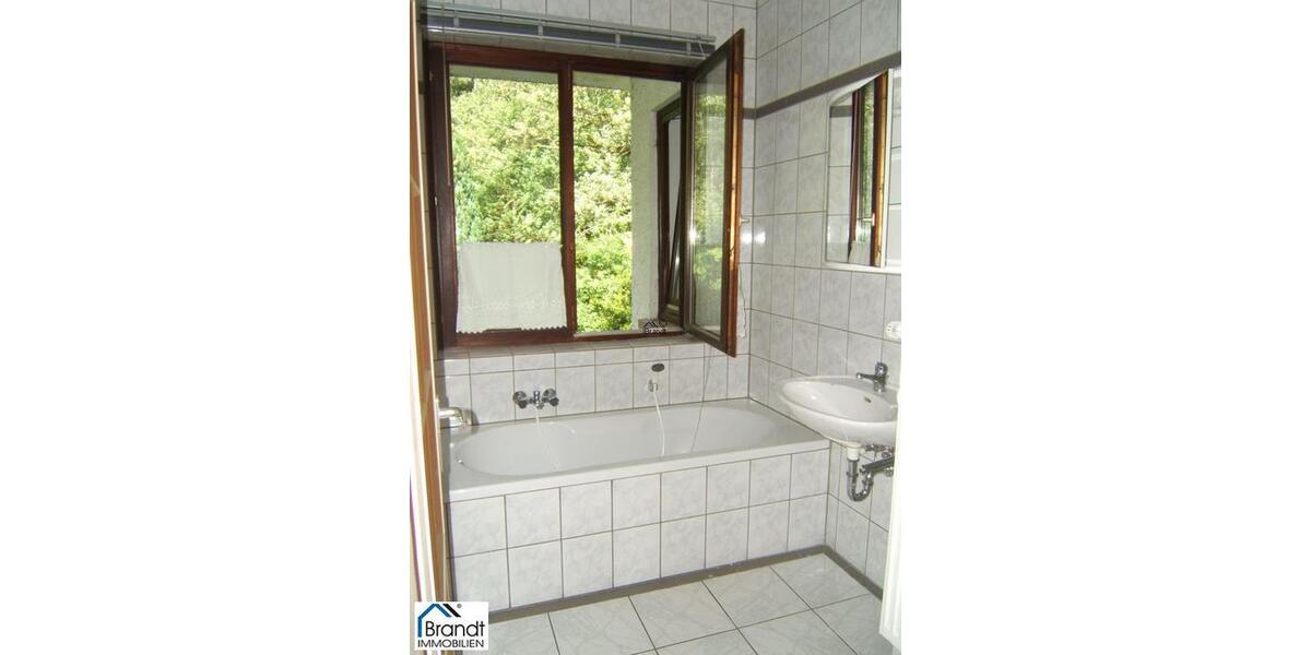 Attraktive Altbauwohnung am Rande der Stadt! 4 zimmer