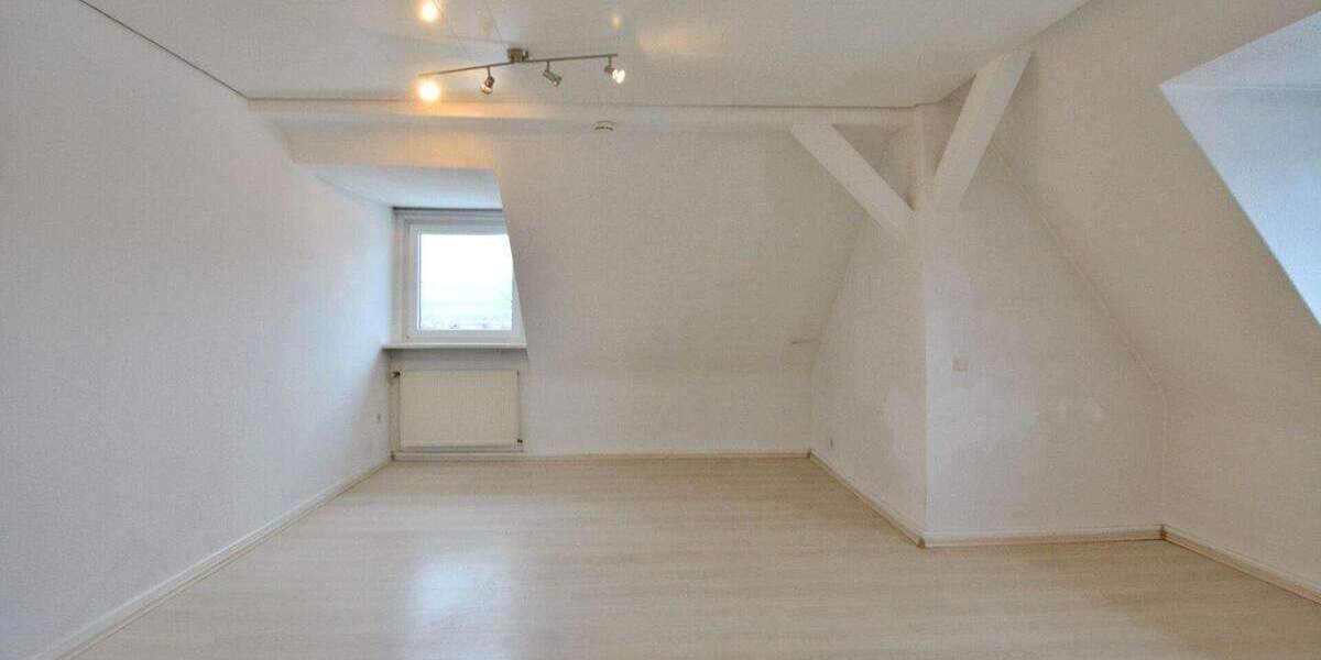 Freie DG Wohnung in beliebter Lage KS-Fasanenhof 3 zimmer