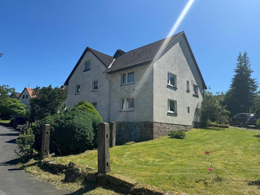 Zweifamilienhaus mit großem Garten