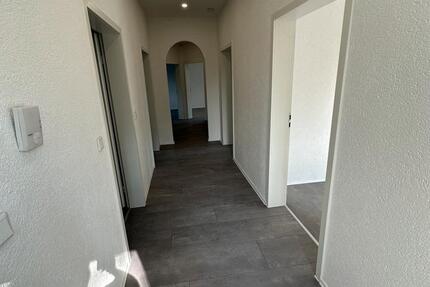 4ZKB Wohnung 140m2 Kernsaniert zu vermieten 4 zimmer