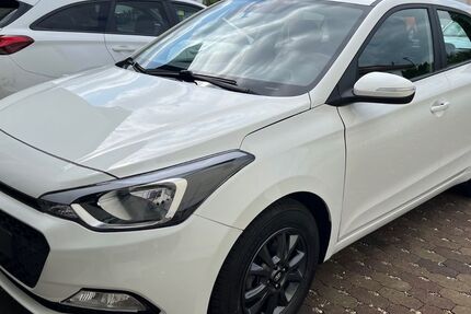 Hyundai i20 28.800 km 9.200 &euro; Vellmar 34246