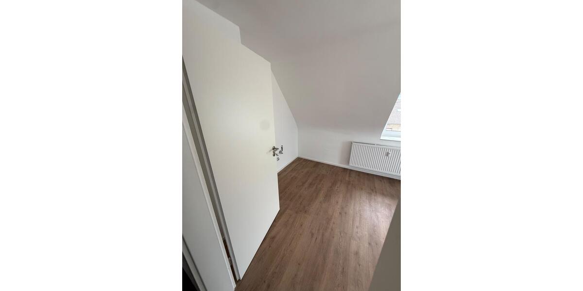 Dachgeschoßwohnung Kassel Niederzwehren - 2 Zimmer, 70 m&sup2;, 800&euro; | Angebot:26431504