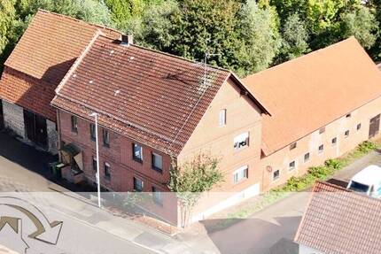 Großer Resthof mit 2 Fam.Haus, Stallungen, Scheune, Garagen & ca. 2.300m² Grundstk., Wiese auf Pacht 9 zimmer