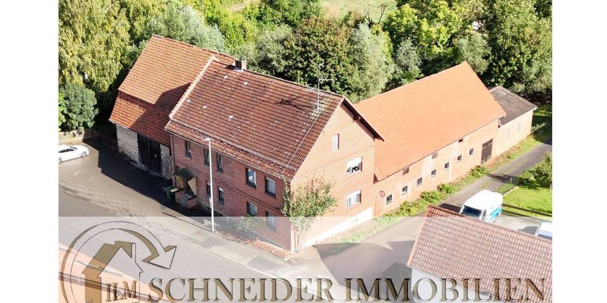 Großer Resthof mit 2 Fam.Haus, Stallungen, Scheune, Garagen & ca. 2.300m² Grundstk., Wiese auf Pacht 9 zimmer