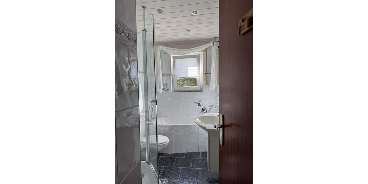 Etagenwohnung Kassel Oberzwehren - 2 Zimmer, 93 m&sup2;, 725&euro; | Angebot:25709148