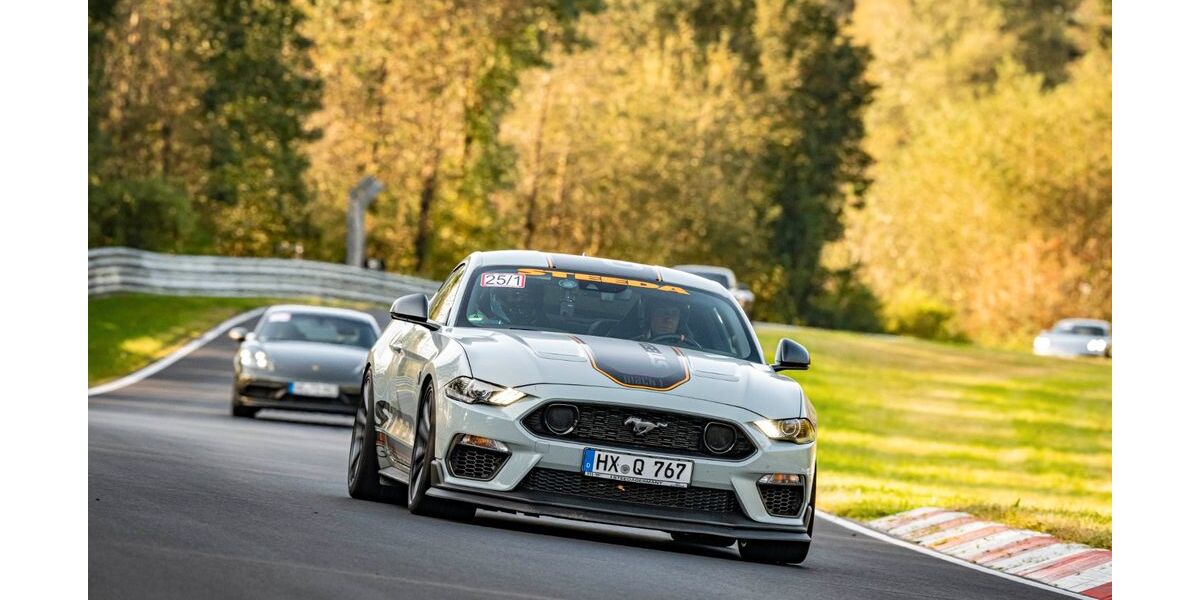 Ford Mustang 17.000 km 94.950 &euro; Hofgeismar 34369