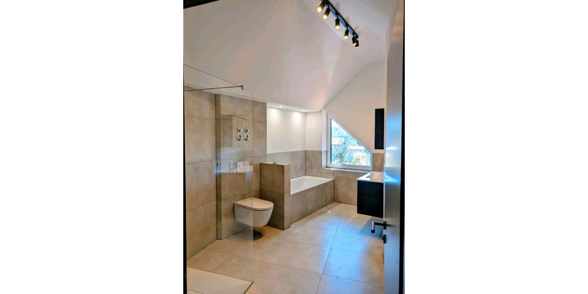 Dachgeschoßwohnung Bad Emstal - 4 Zimmer, 130 m&sup2;, 1.550&euro; | Angebot:26283672