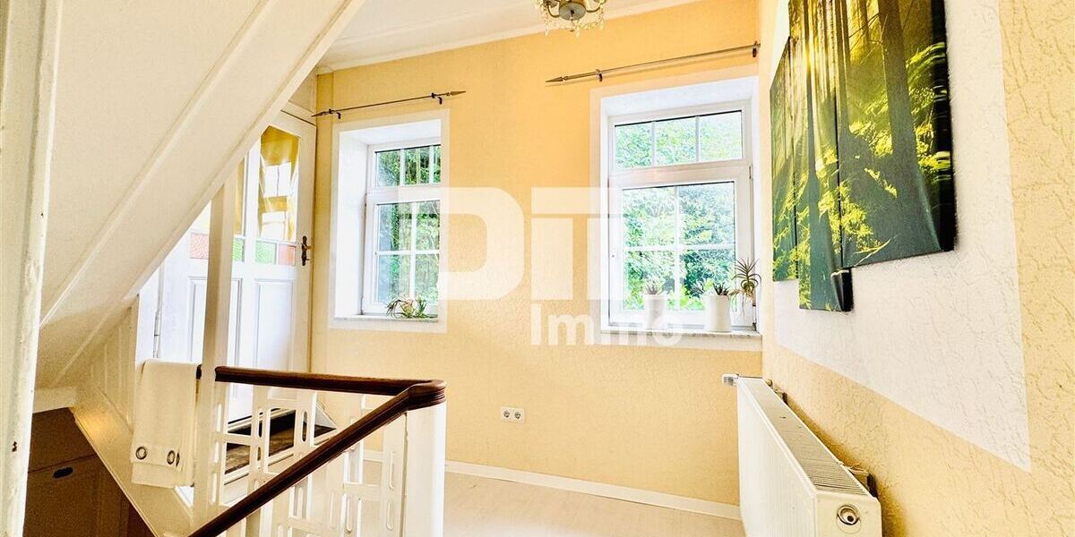Sanierter Wohntraum mit Garten Terrasse und 2 Garagen + vielen Extras - Einfamilienhaus Witzenhausen | Angebot:27244520