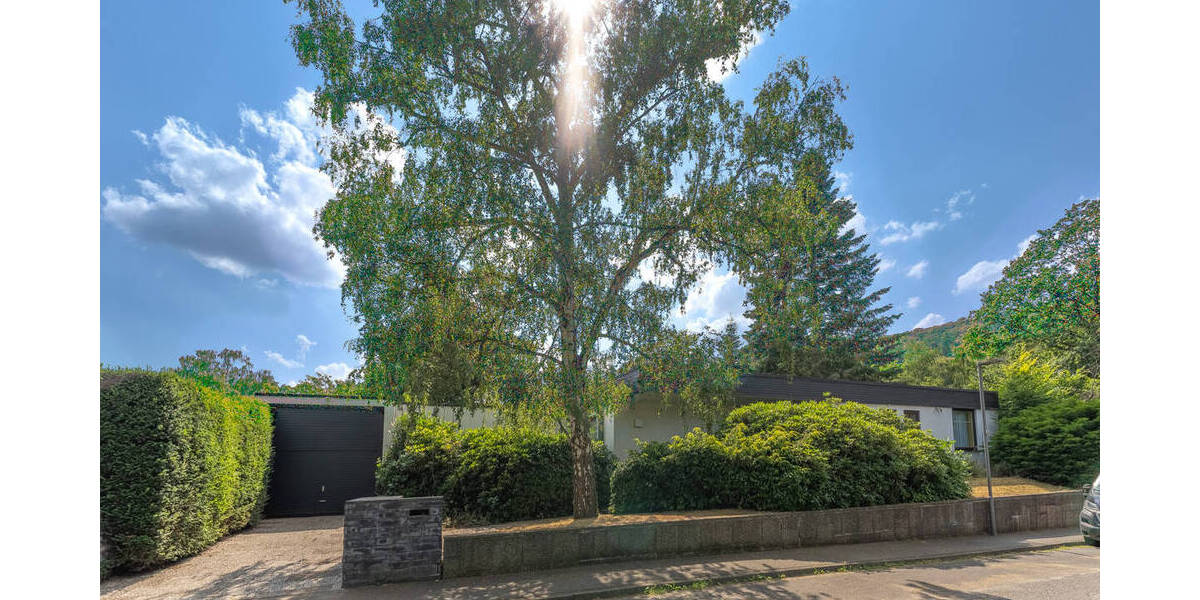 Bad Wilhelmshöhe: Großzügiger Bungalow am Bergpark 6 zimmer