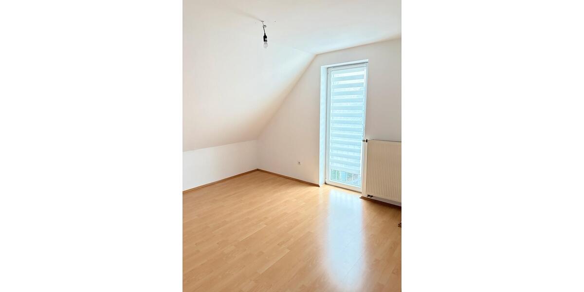 Wohnung mit Balkon, neuer Küche & Bad in Kassel-Niederzwehren 6 zimmer