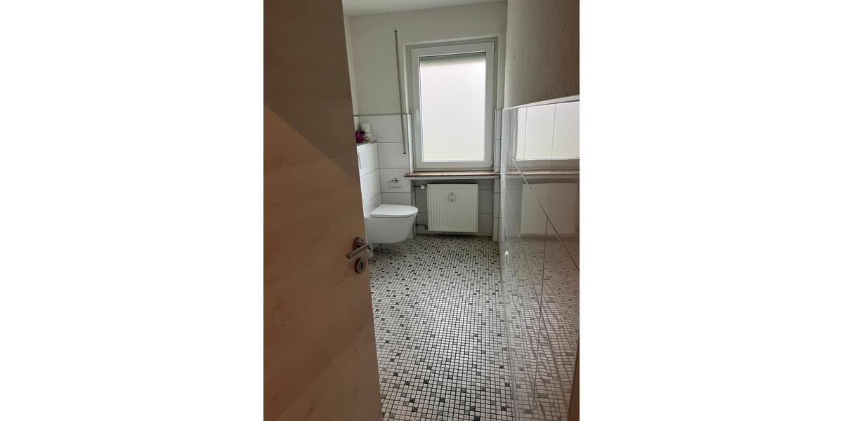 Mietwohnung (Zweifamilienhaus) 4 zimmer