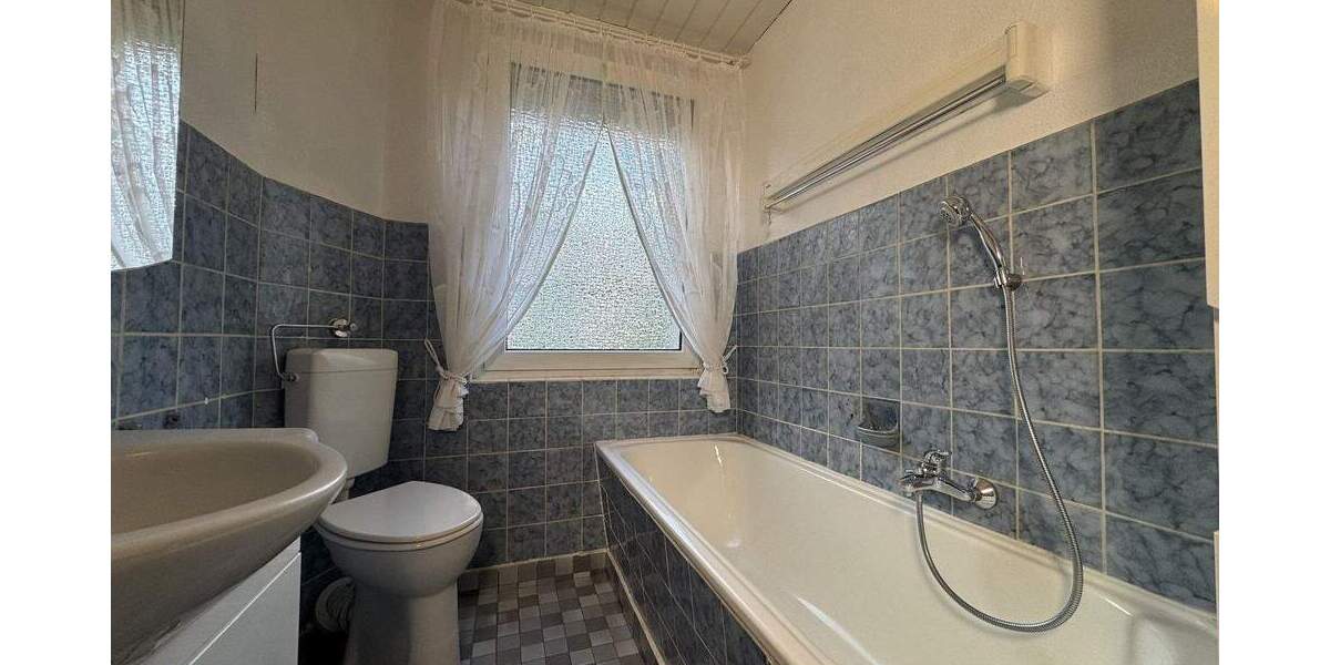 Reihenendhaus Kassel Kirchditmold - 8 Zimmer, 166 m&sup2;, 348.000&euro; | Angebot:25674208