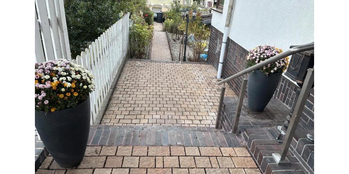 Etagenwohnung Kassel Niederzwehren - 3 Zimmer, 150 m&sup2;, 1.300&euro; | Angebot:27630773