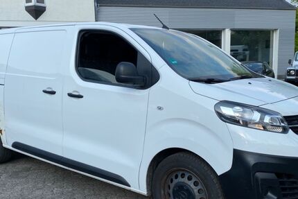 Opel Vivaro 233.000 km 6.990 € Baunatal 34225