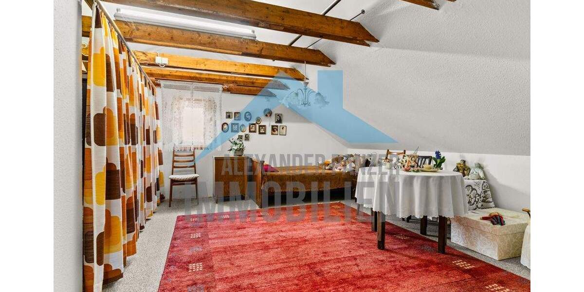 Großzügiges Zweifamilienhaus mit viel Platz in zentraler Lage von Lohfelden! 7 zimmer