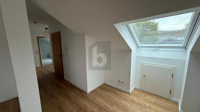 FRISCH RENOVIERT  SCHÖNE AUSSICHT MIT STELLPLATZ - Dachgeschoßwohnung Bad Emstal | Angebot:25879765