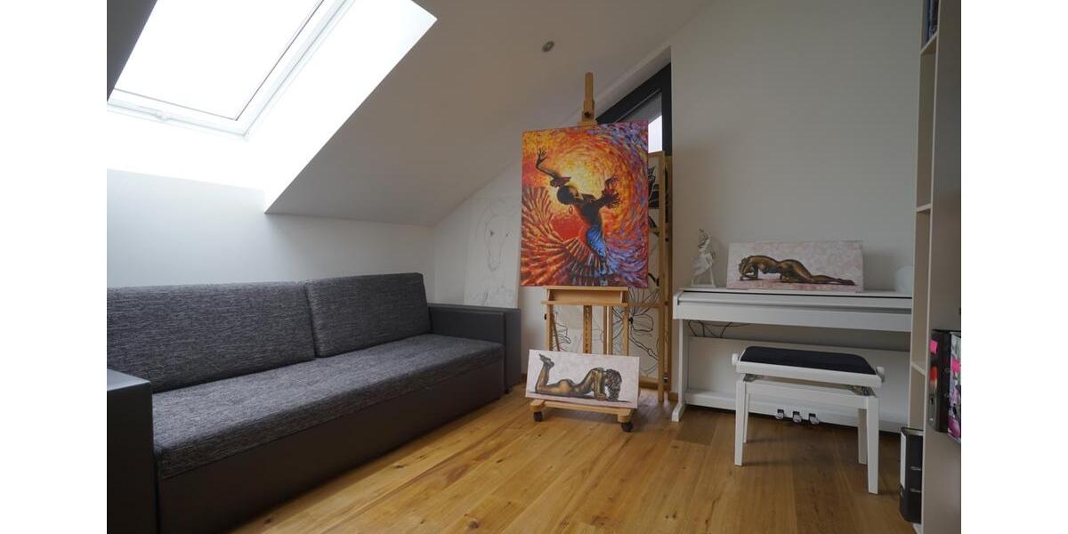 Teilmöbliert: Repräsentatives EFH in Habichtswald mit EBK, Sauna und Kamin 4 zimmer