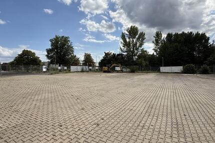 In verkehrsgünstiger Lage in Lohfelden steht eine vielseitig nutzbare Außenfläche mit ca. 900 m² zur Vermietung. Die Fläche eignet sich ideal für unterschiedliche gewerbliche Zwecke wie... zimmer