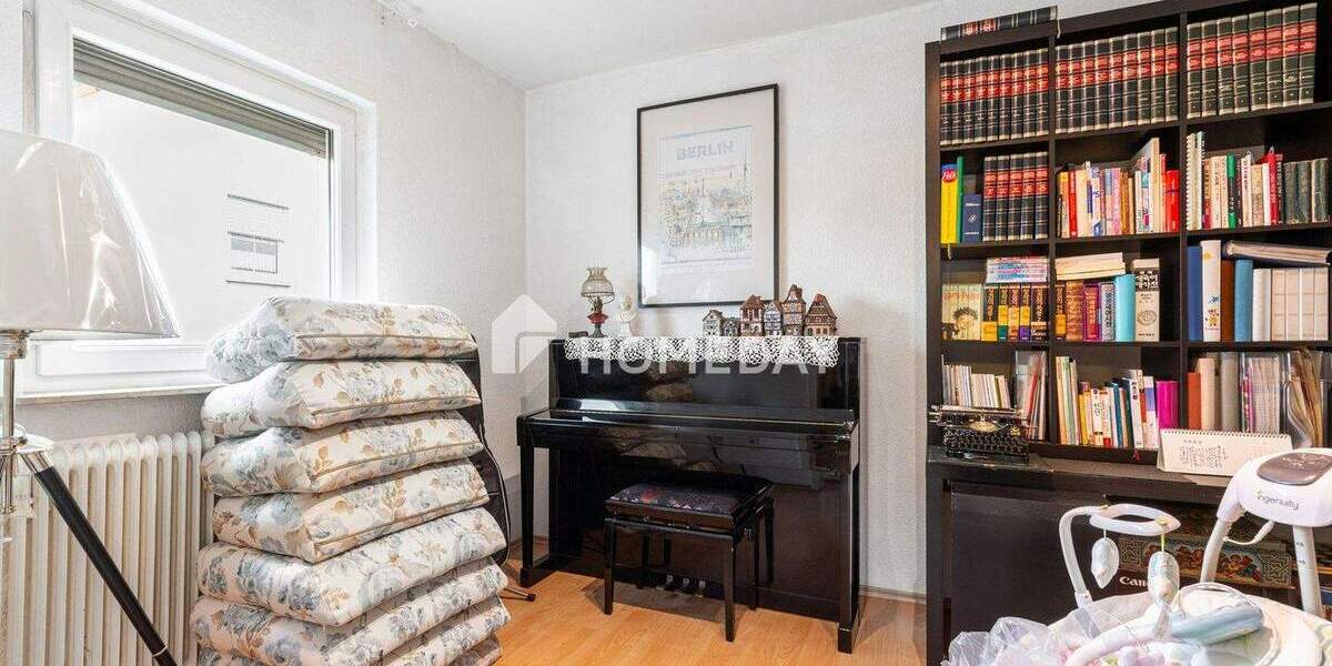 Einfamilienhaus mit zwei Wohnbereichen, großer Garage und BüroGewerbefläche 7 zimmer