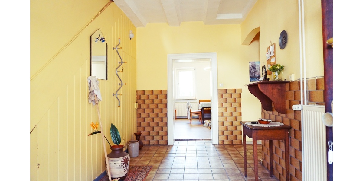 Großer Resthof mit 2 Fam.Haus, Stallungen, Scheune, Garagen & ca. 2.300m² Grundstück - Bauernhaus, Landhaus Wolfhagen | Angebot:26991162