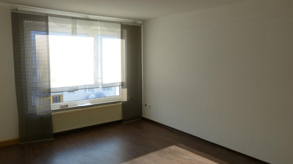 3 Zimmer und 2 Zimmer eine Wohnung auf 2 Etagen Plus Garage 5 zimmer