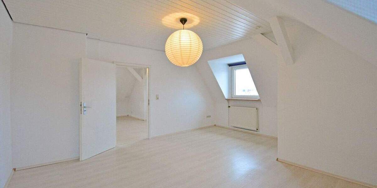 Freie DG Wohnung in beliebter Lage KS-Fasanenhof 3 zimmer