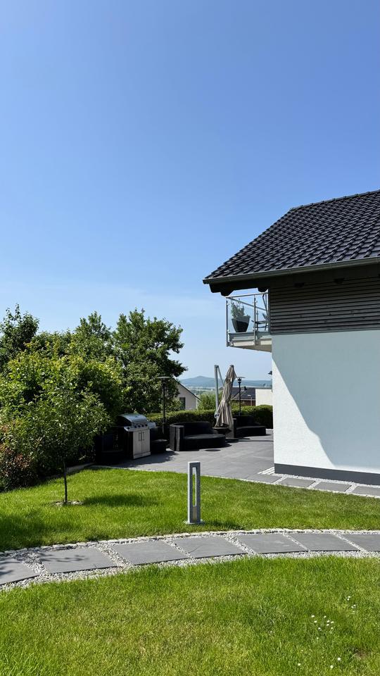 Teilmöbliert (optional vollmöbliert): Luxuriöses Haus in Habichtswald mit EBK