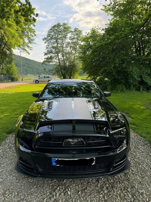 Ford Mustang 85.000 km 21.500 € Staufenberg 34355