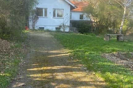 Frei stehendes Haus im Grünen.In Kassel, BrasselsbergNordshausen